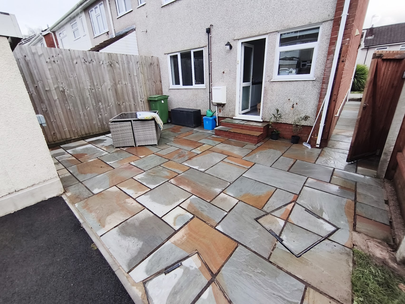After patio cleaning: cleaner paving with improved colour