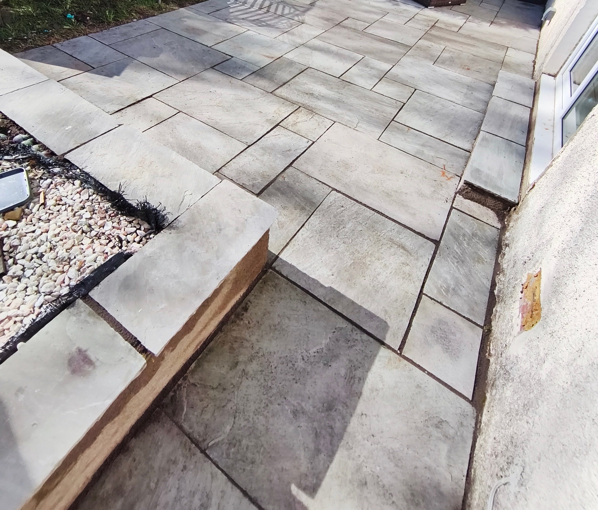 After cleaning and repointing: fresh joints and revitalised patio surface